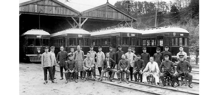 江ノ島電鉄1929（昭和4）年に導入された100形ボギー車。